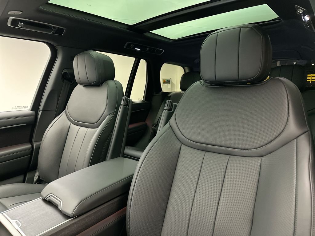Used 2025 Santorini Black Metallic Land Rover SE image 8