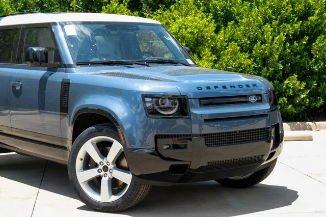 New 2026 Tasman Blue Land Rover X-Dynamic SE image 9