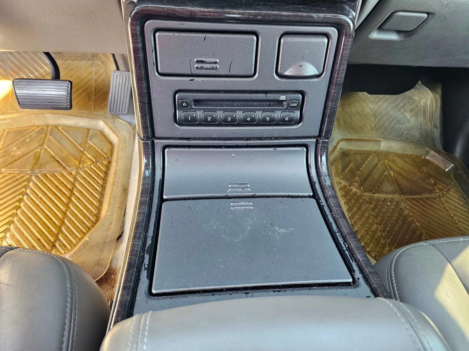 Used 2005 Summit White GMC Denali image 25