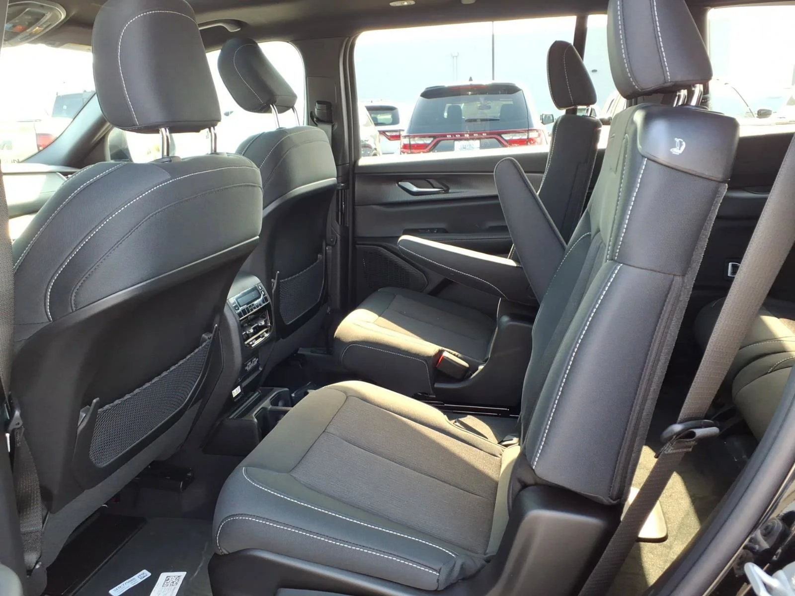 New 2026 Diamond Black Crystal Pearlcoat Jeep Laredo X image 17