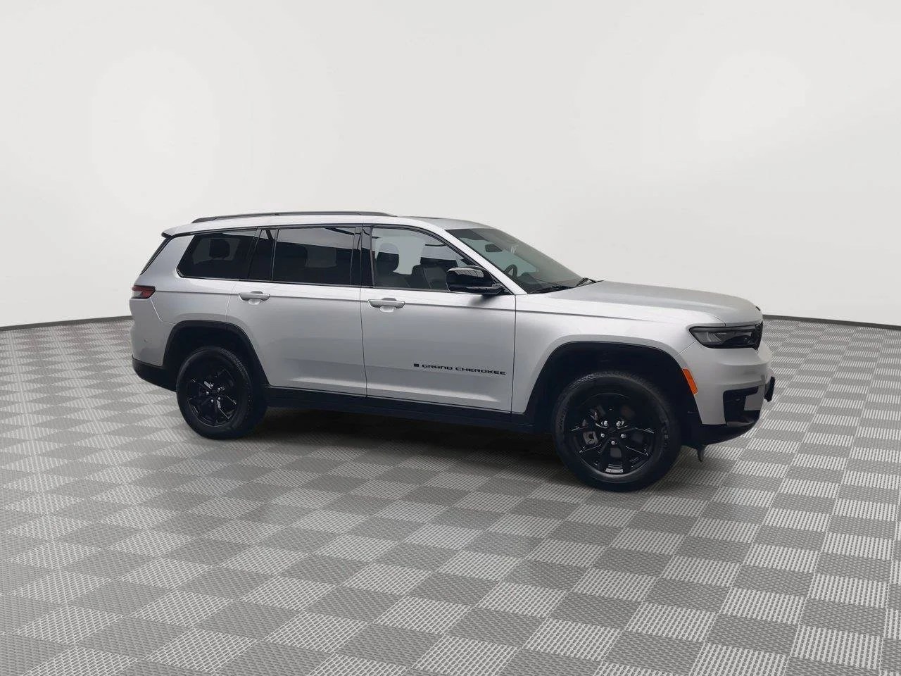 Used 2025 Silver Jeep Altitude X 4x4 image 43