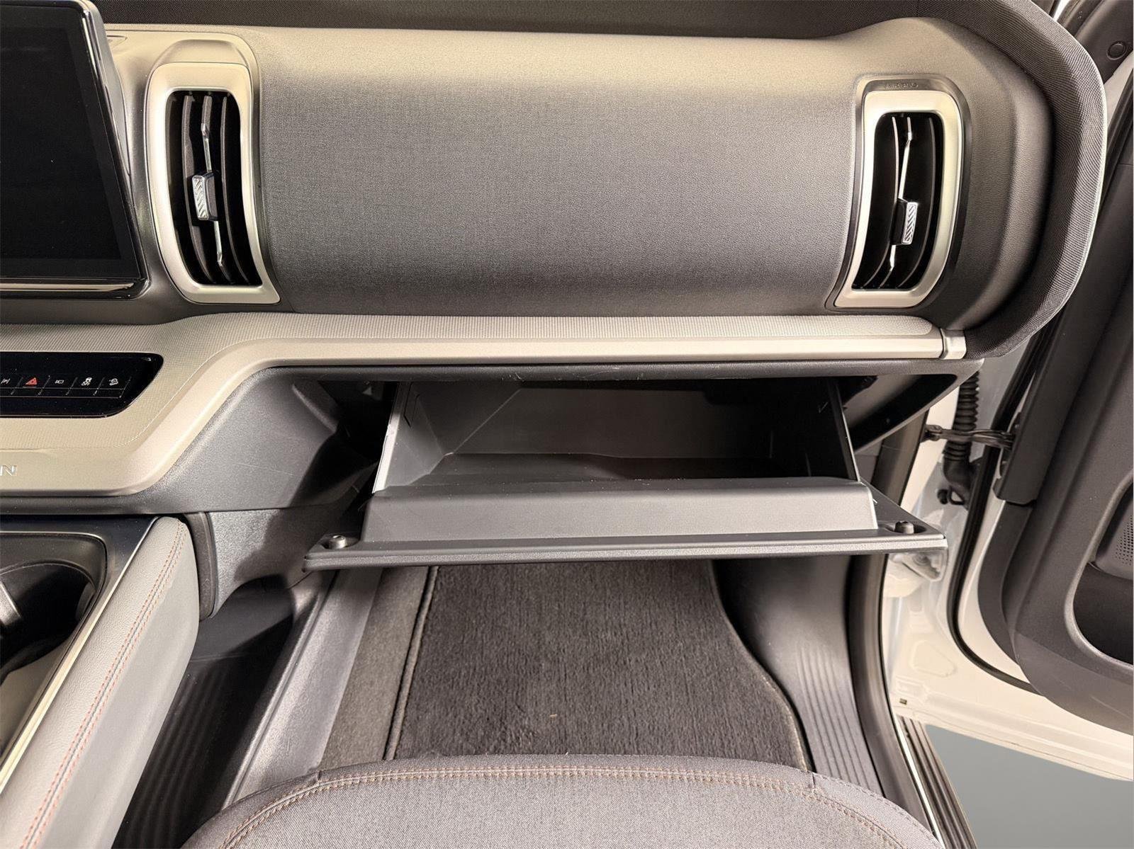 Used 2025 Oxford White Ford Active image 26