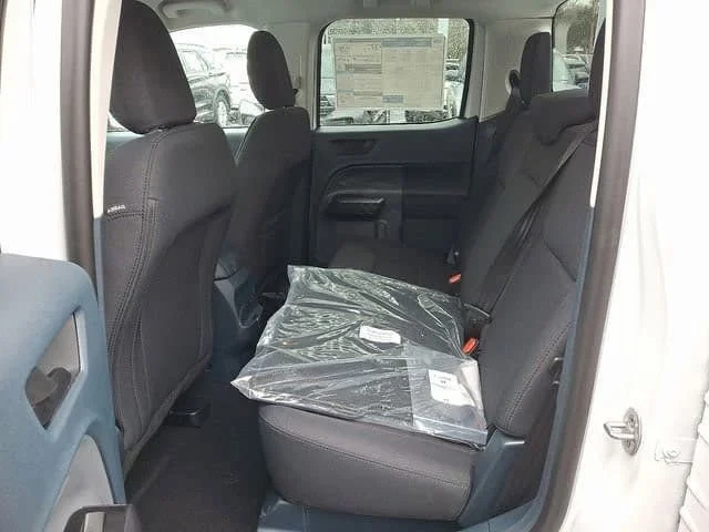 New 2026 Oxford White Ford XLT image 7