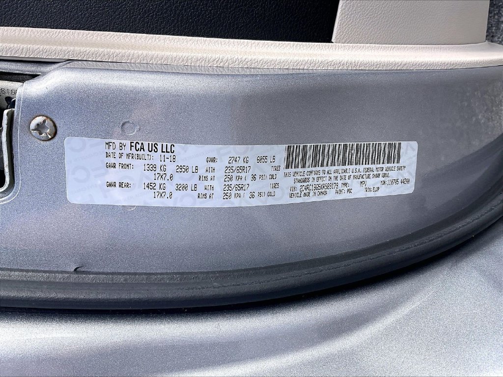 Used 2019 Billet Silver Metallic Clearcoat Chrysler Touring L image 30
