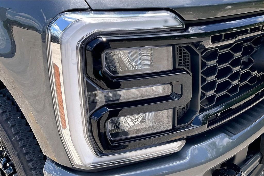 New 2026 Ford Super Duty F-250 Lariat 4D Crew Cab