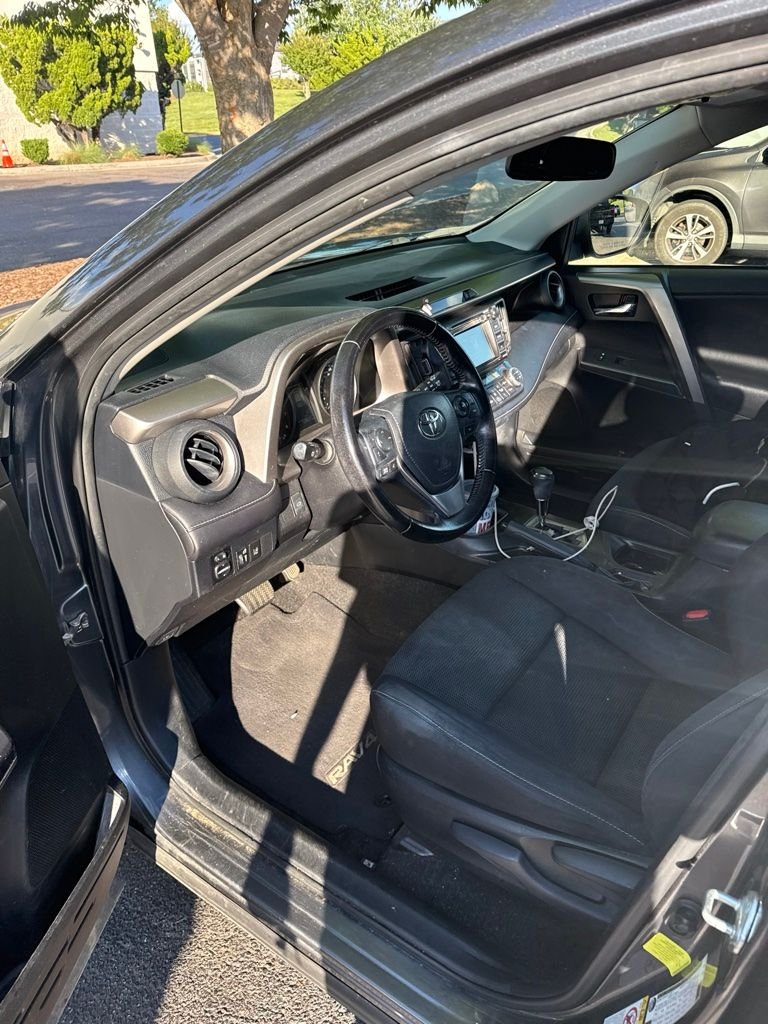 Used 2017 Gray Toyota XLE image 5