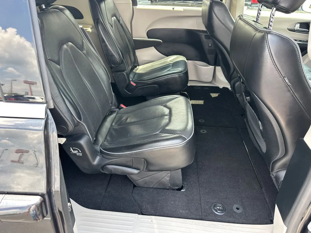 Used 2019 Black Chrysler Limited image 15