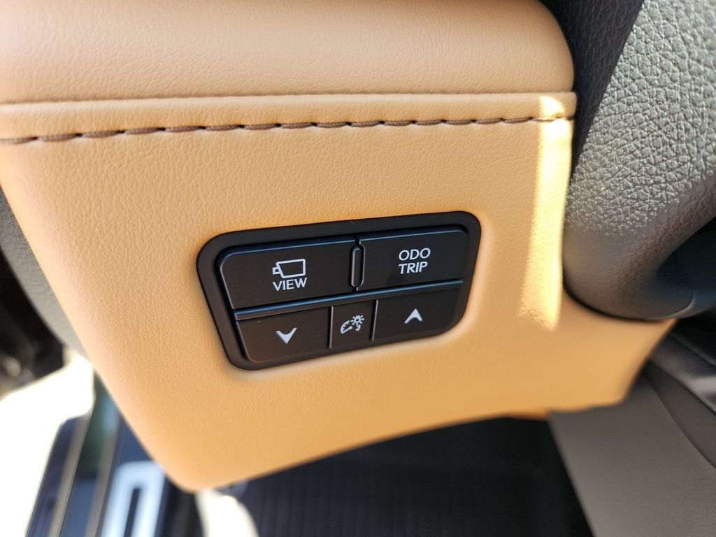 Used 2024 Green Lexus 600 Premium image 24