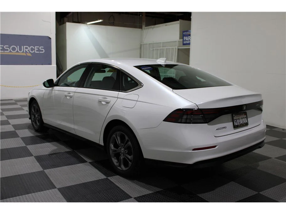 Used 2024 White Honda EX image 6
