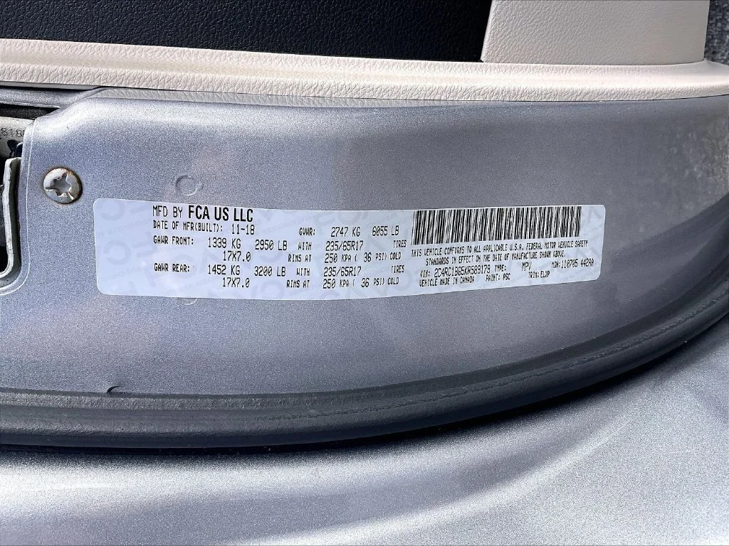 Used 2019 Billet Silver Metallic Clearcoat Chrysler Touring L image 30