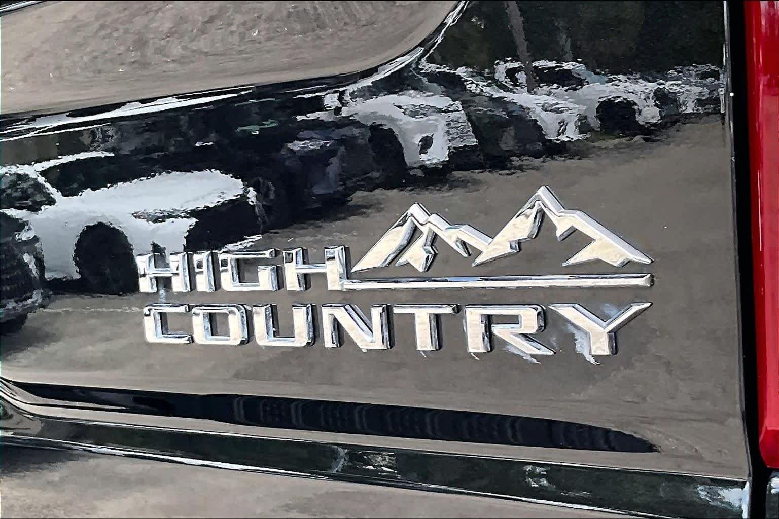 Used 2022 Mosaic Black Metallic Chevrolet High Country image 10