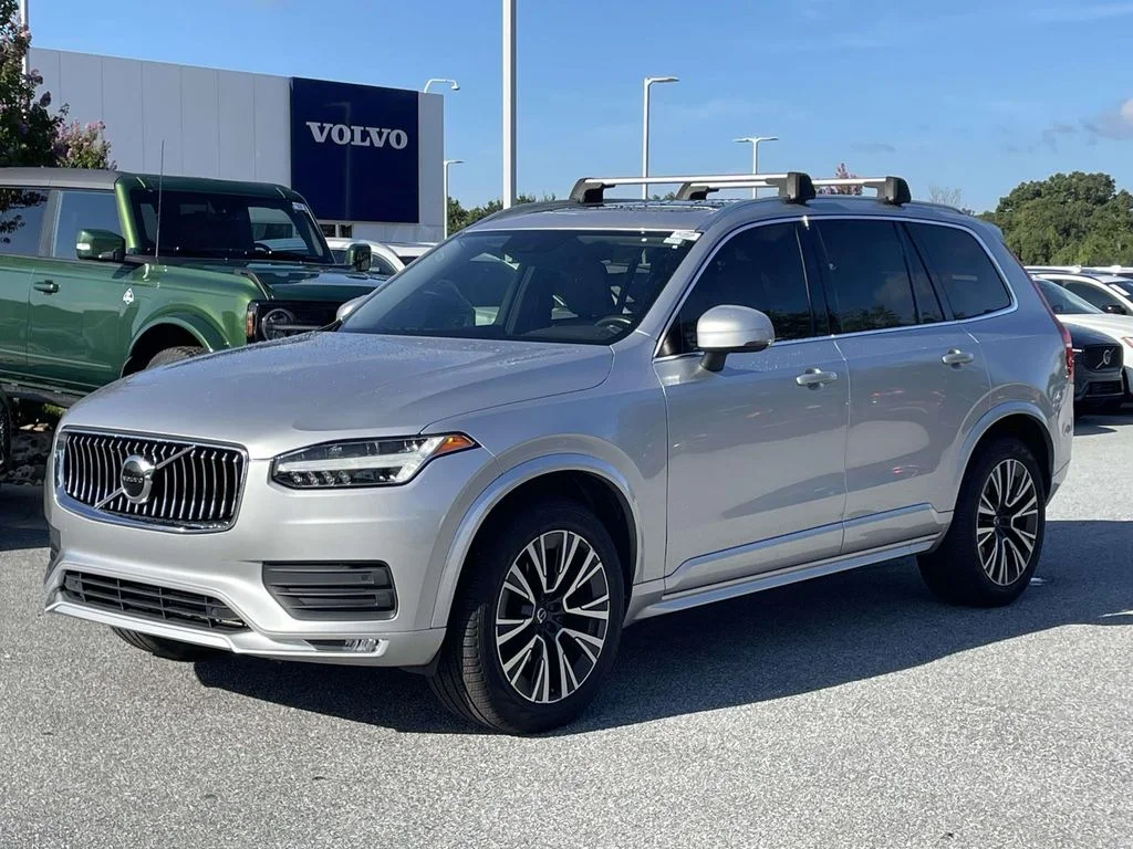 Used 2020 Bright Silver Metallic Volvo Momentum image 24
