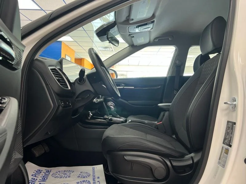 Used 2025 White Kia S image 18