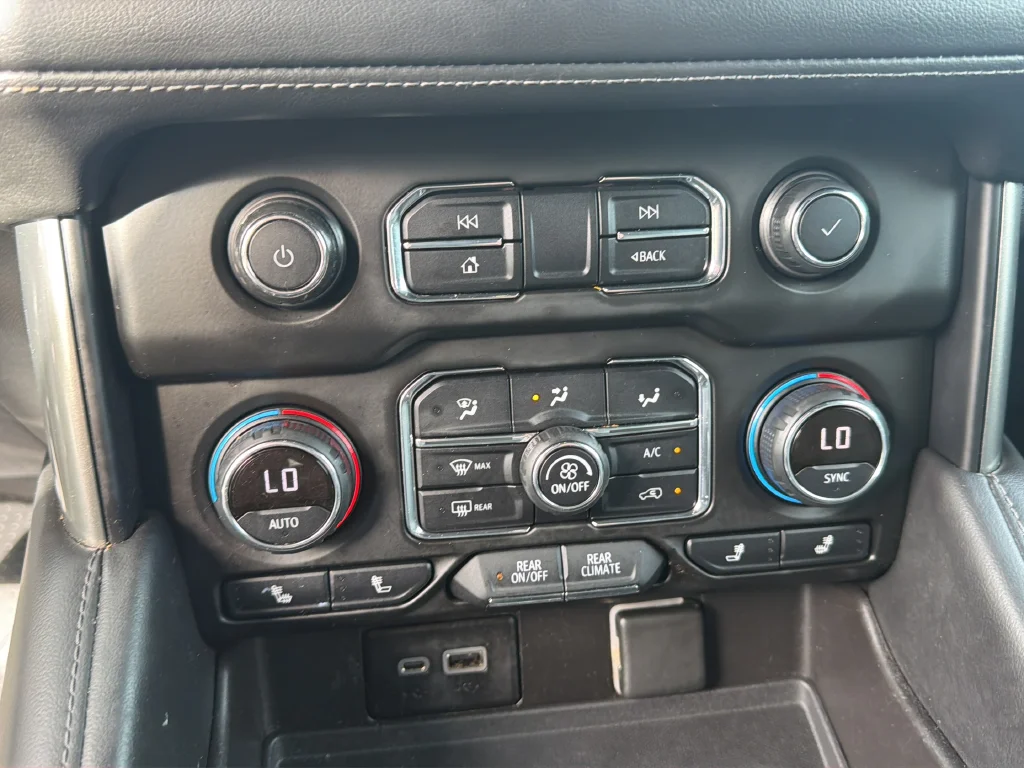 Used 2021 Black Chevrolet Z71 image 29