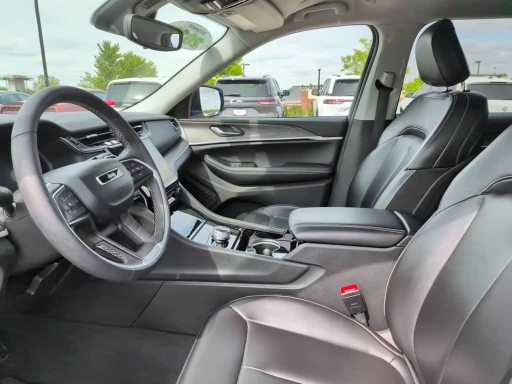 Used 2023 White Jeep Limited image 22