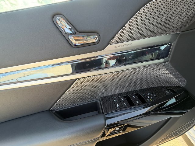 Used 2025 White BMW 740i image 11