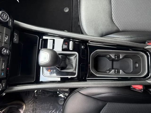 New 2026 Diamond Black Crystal Pearlcoat Jeep Latitude image 25