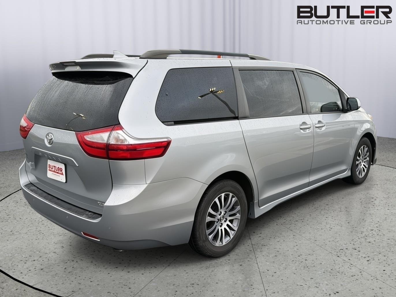 Used 2019 Celestial Silver Metallic Toyota XLE Premium 8-Passenger image 6