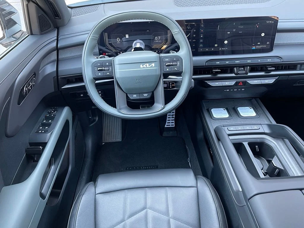New 2027 White Kia  image 12