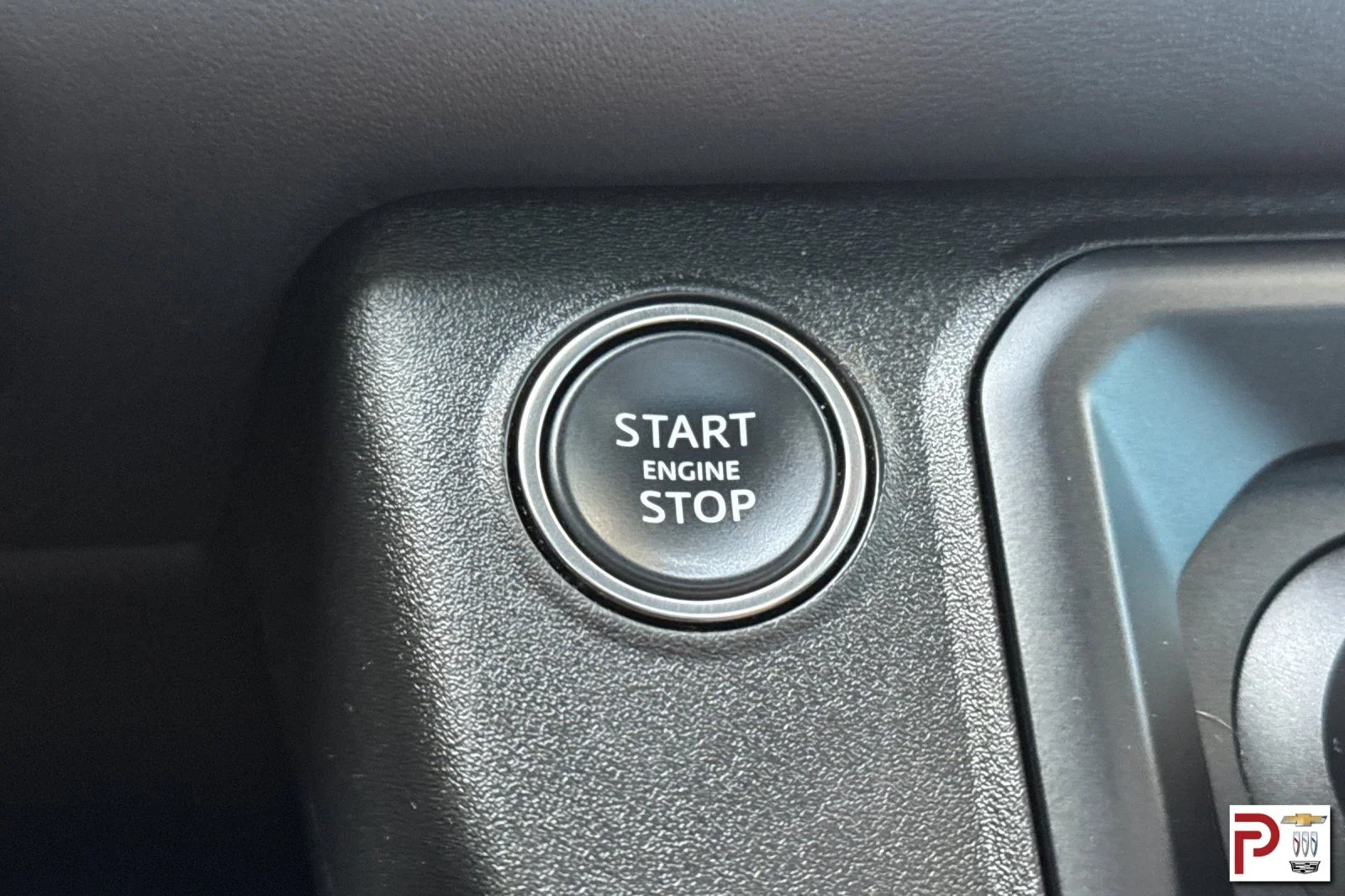 Used 2025 Gray Land Rover V8 image 27