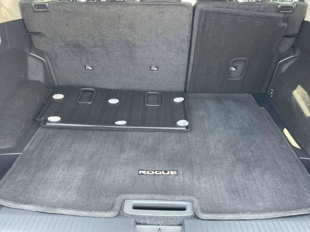 Used 2025 Gray Nissan SV image 28