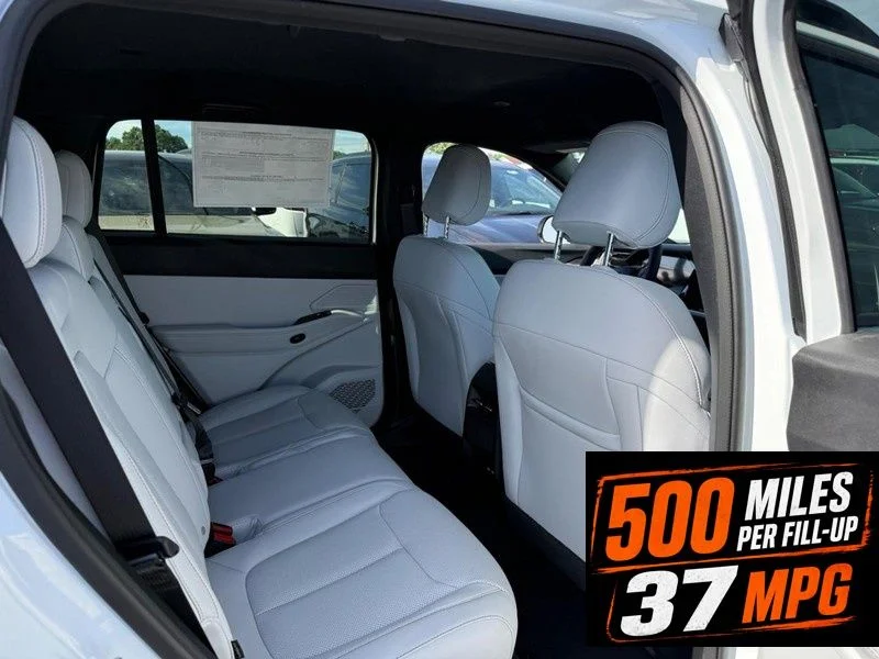 New 2026 Bright White Clear-Coat Exterior Paint Jeep Limited image 6