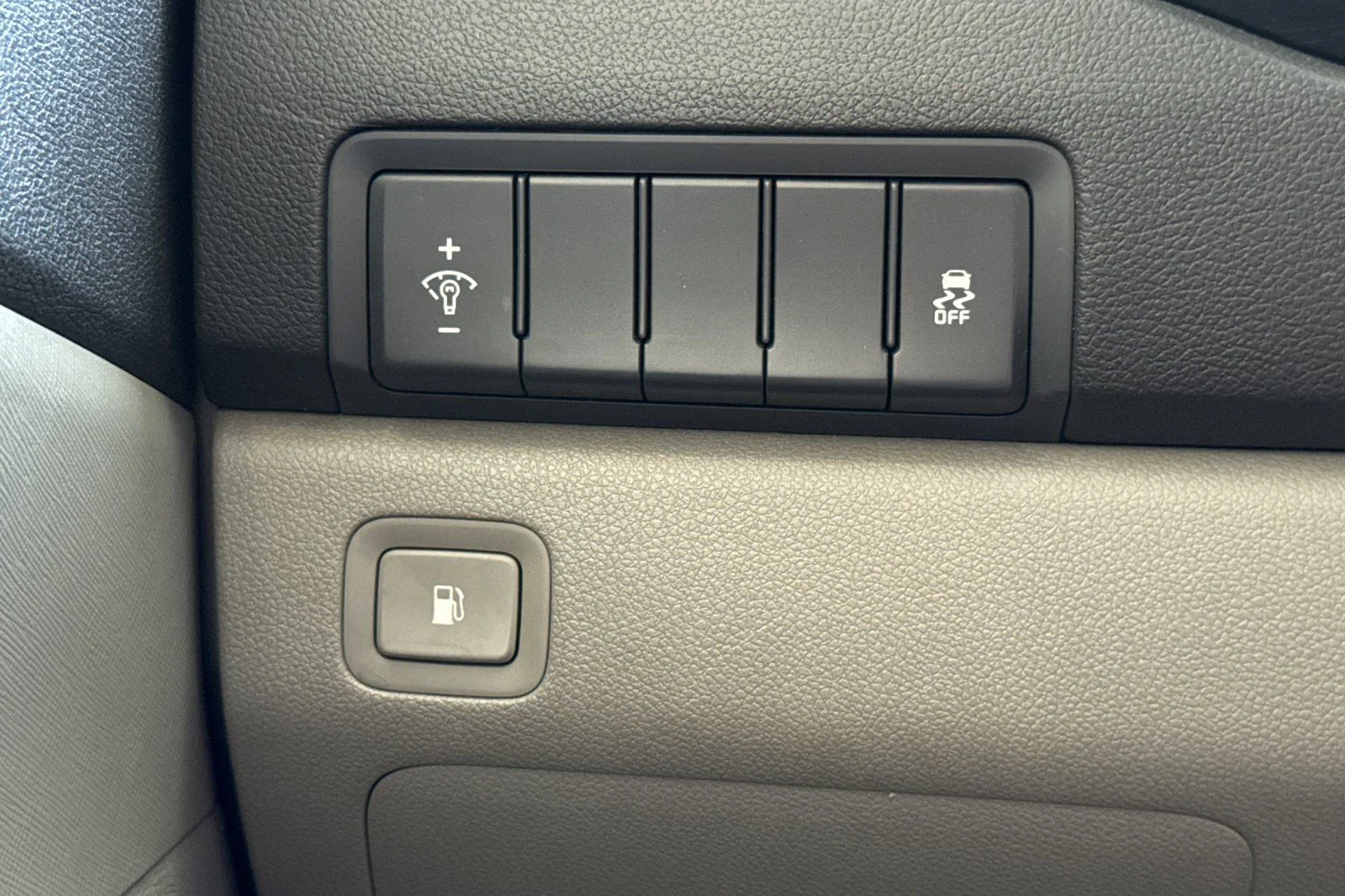 Used 2018 Black Kia LX image 30
