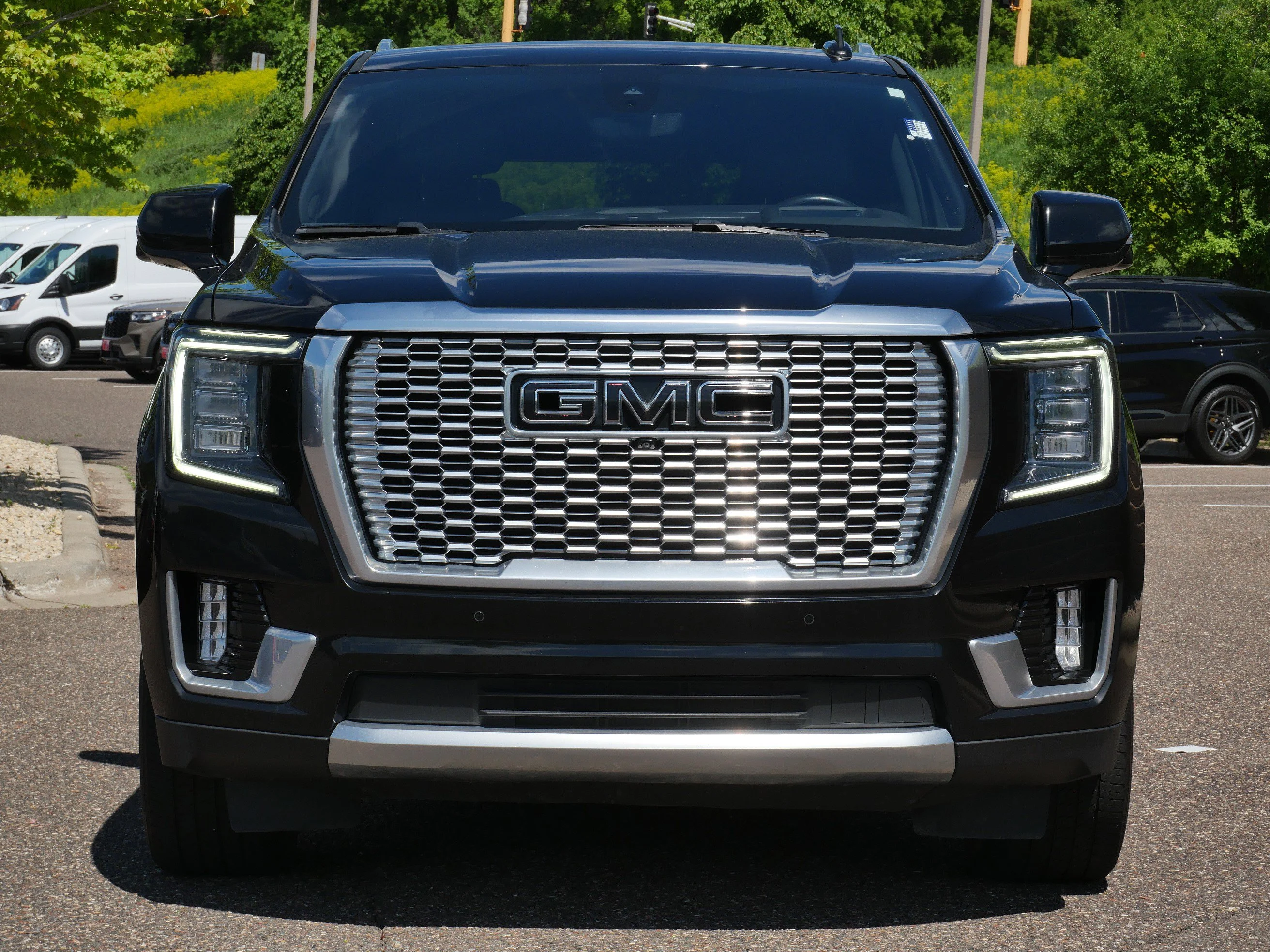 Used 2022 GMC Yukon Denali with VIN 1GKS2DKL7NR211270 for sale in Eden Prairie, Minnesota