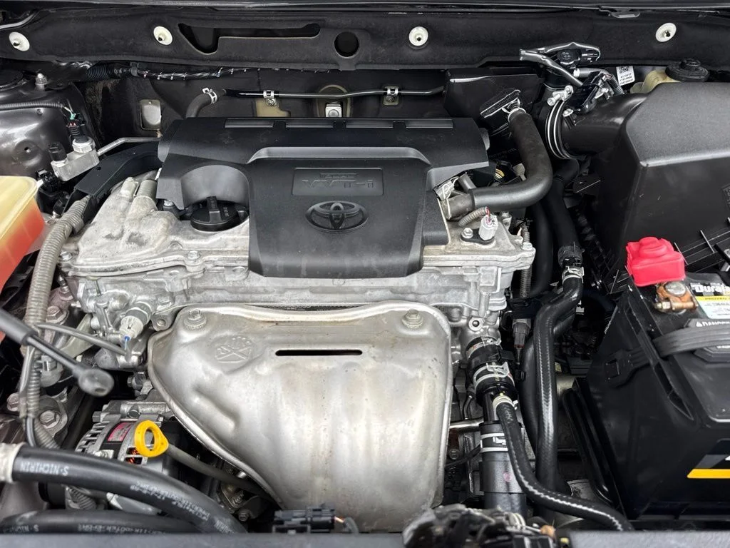 Used 2015 Gray Toyota XLE image 34