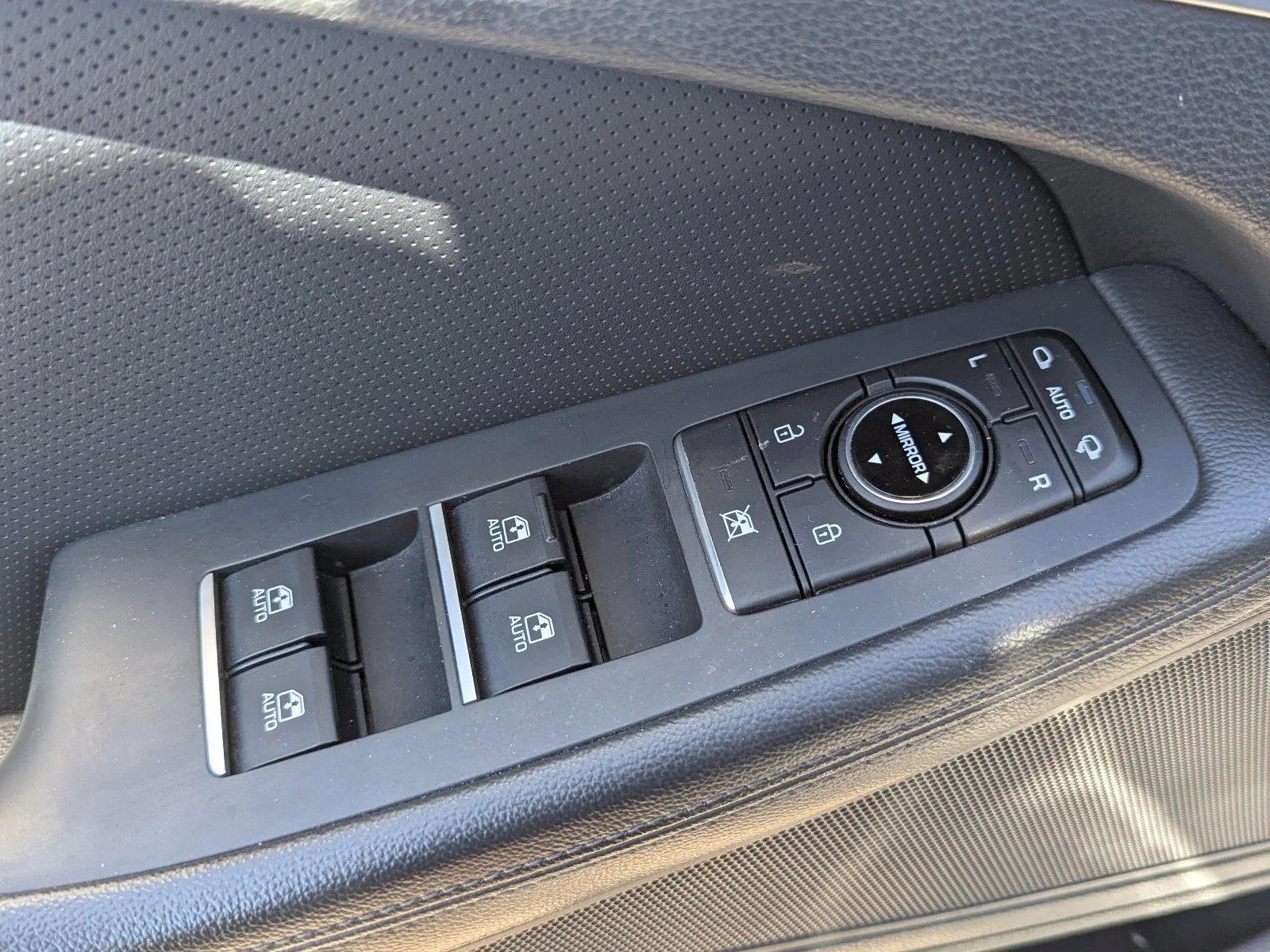Used 2018 Victoria Black Genesis 3.8L image 26