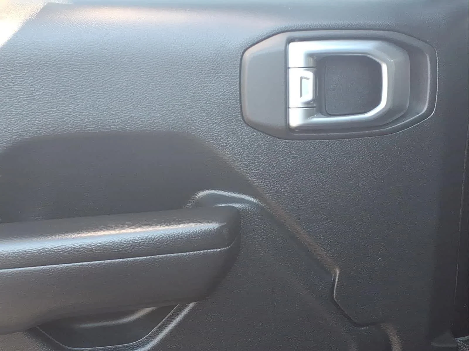 Used 2018 Black Clearcoat Jeep Sport S image 28