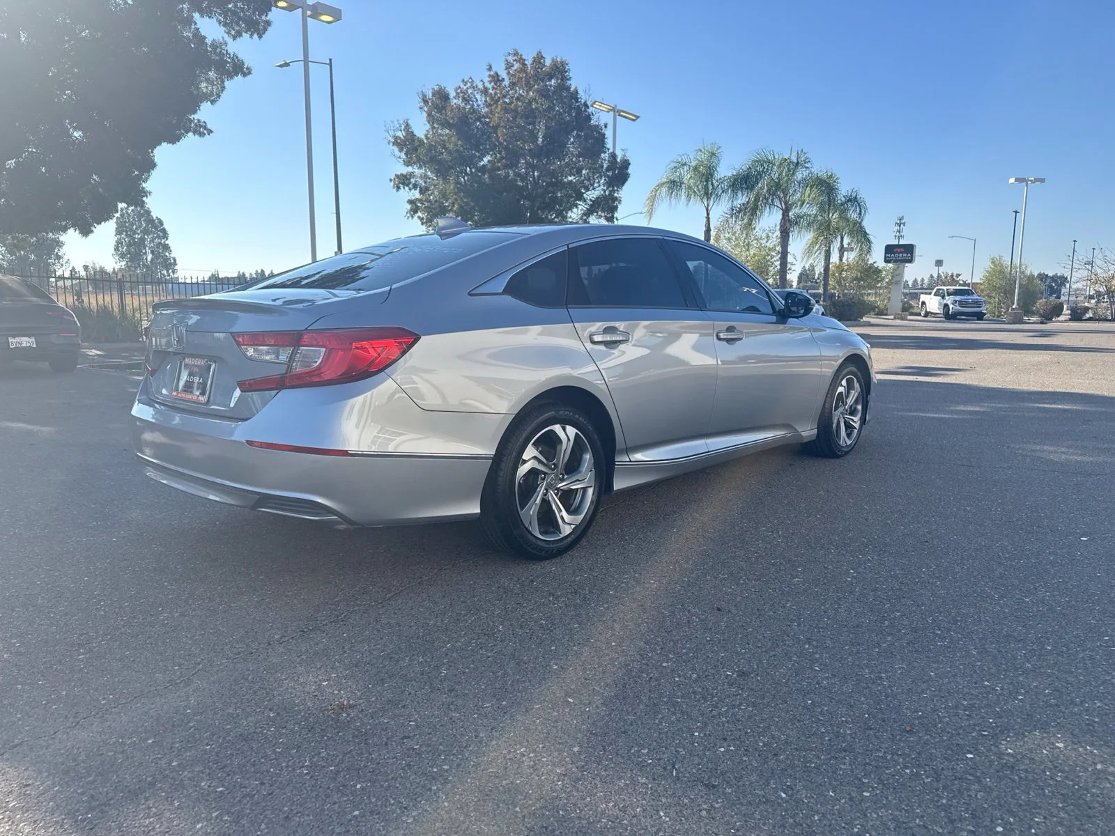 Used 2018 Silver Honda EX-L image 3