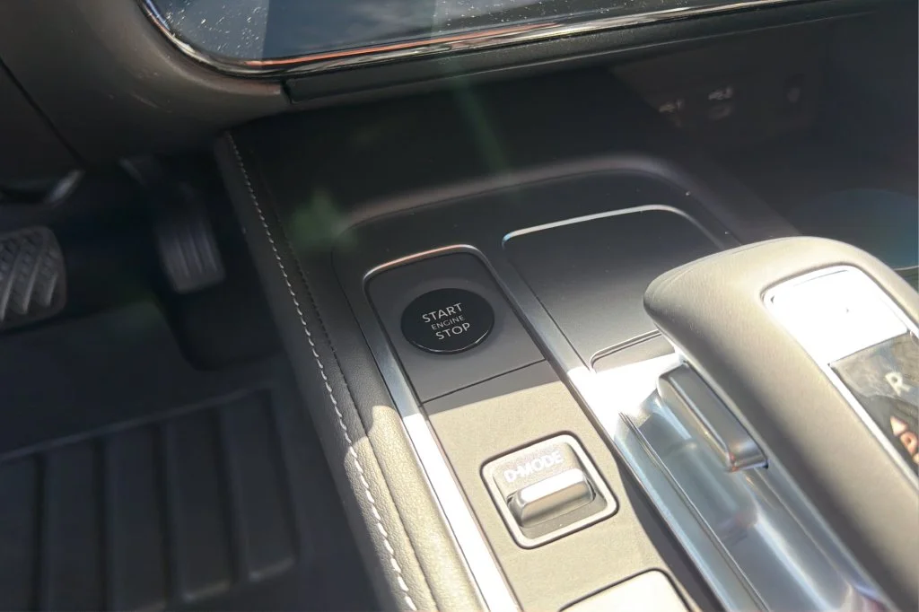 New 2027 RADIANT WHITE INFINITI Luxe FWD image 25