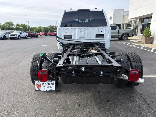New 2026 Oxford White Ford F-550® XL image 22