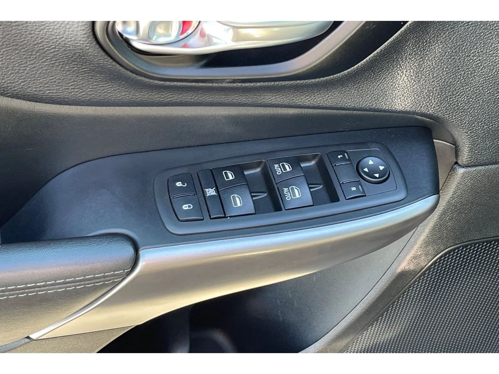 Used 2021 Diamond Black Crystal Pearlcoat Jeep Latitude Lux image 13