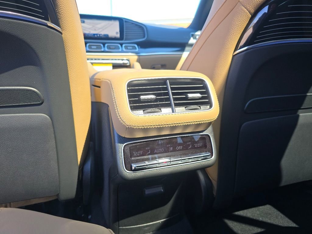 New 2026 MANUFAKTUR Moonlight White Metallic Mercedes-Benz GLS 580 image 68