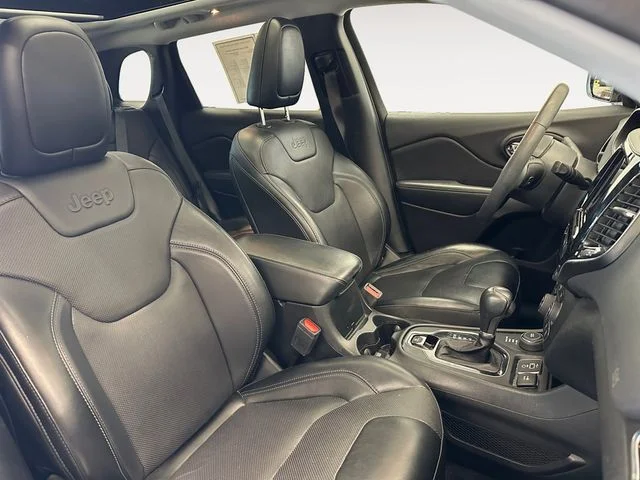 Used 2022 Gray Jeep Limited image 15