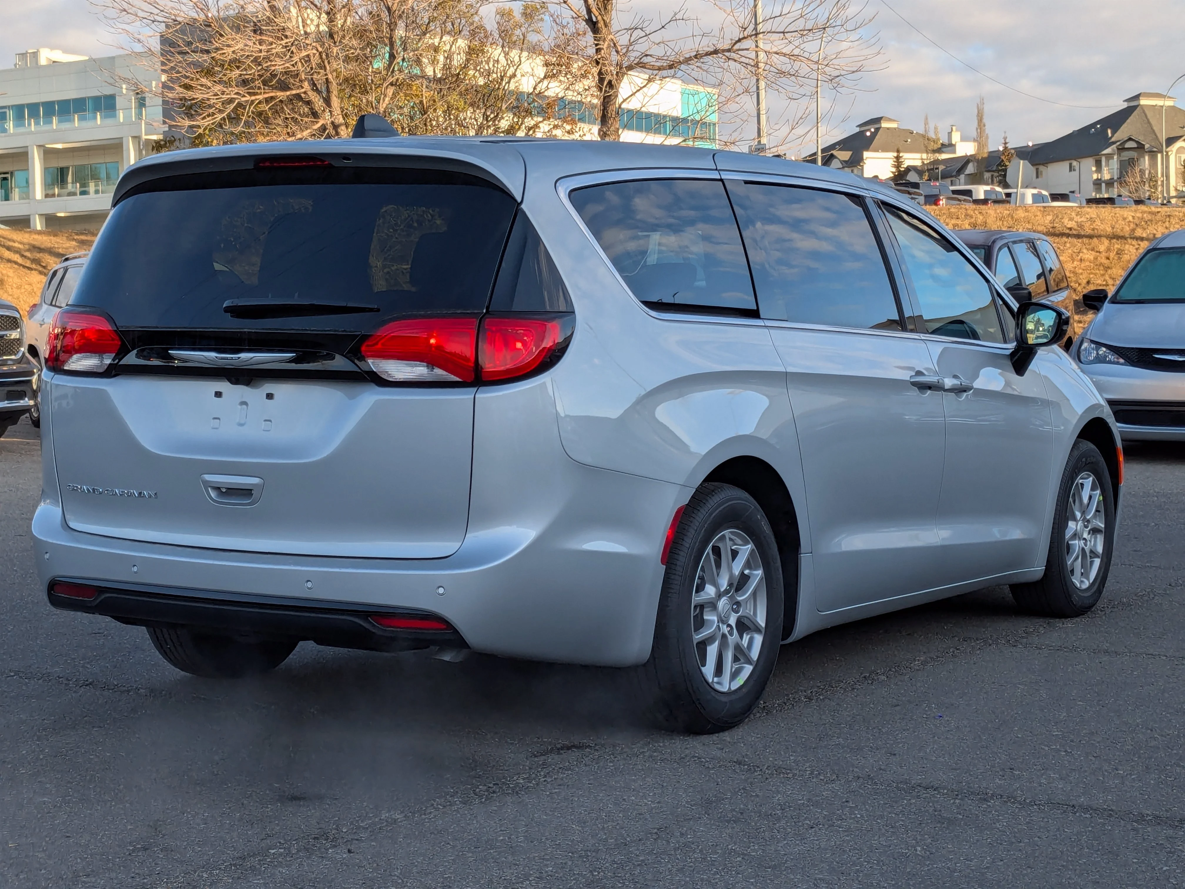 New 2026 Silver Chrysler SXT - Power Liftgate - Power Sliding Doors - Leather - Remote Starter & Tons More! image 8