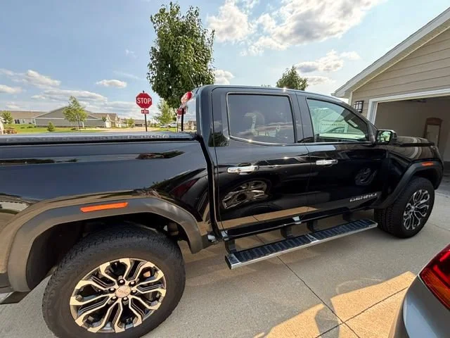 Used 2023 Onyx Black GMC Denali image 3