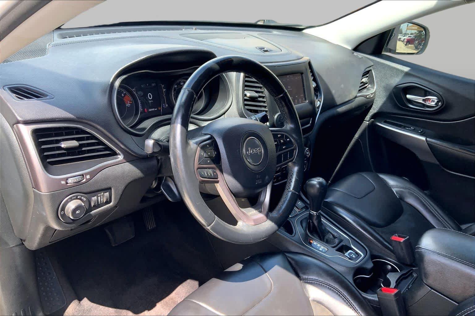 Used 2019 Bright White Clearcoat Jeep Latitude Plus image 18