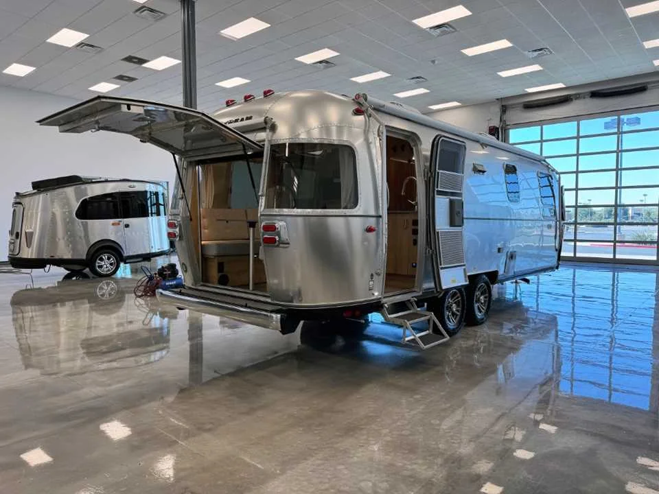 New 2027 SILVER AIRSTREAM  image 5