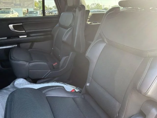 New 2026 Star White Metallic Tri-Coat Ford MAX Platinum® image 43