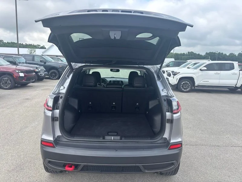 Used 2022 Silver Jeep Trailhawk image 9