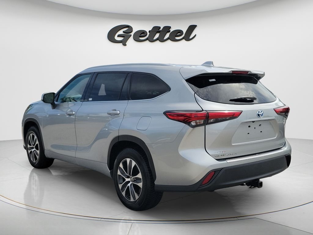 Certified Used 2022 Silver Toyota XLE image 7