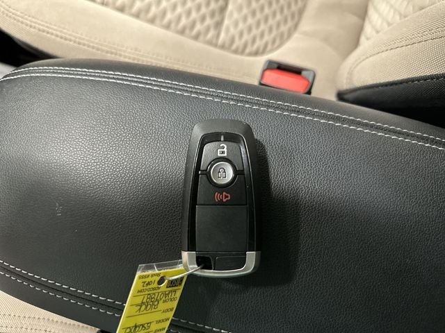 Used 2020 Black Metallic Ford SE image 34