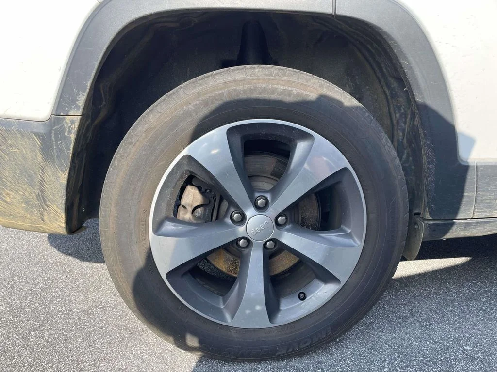 Used 2019 Bright White Clearcoat Jeep Limited image 5