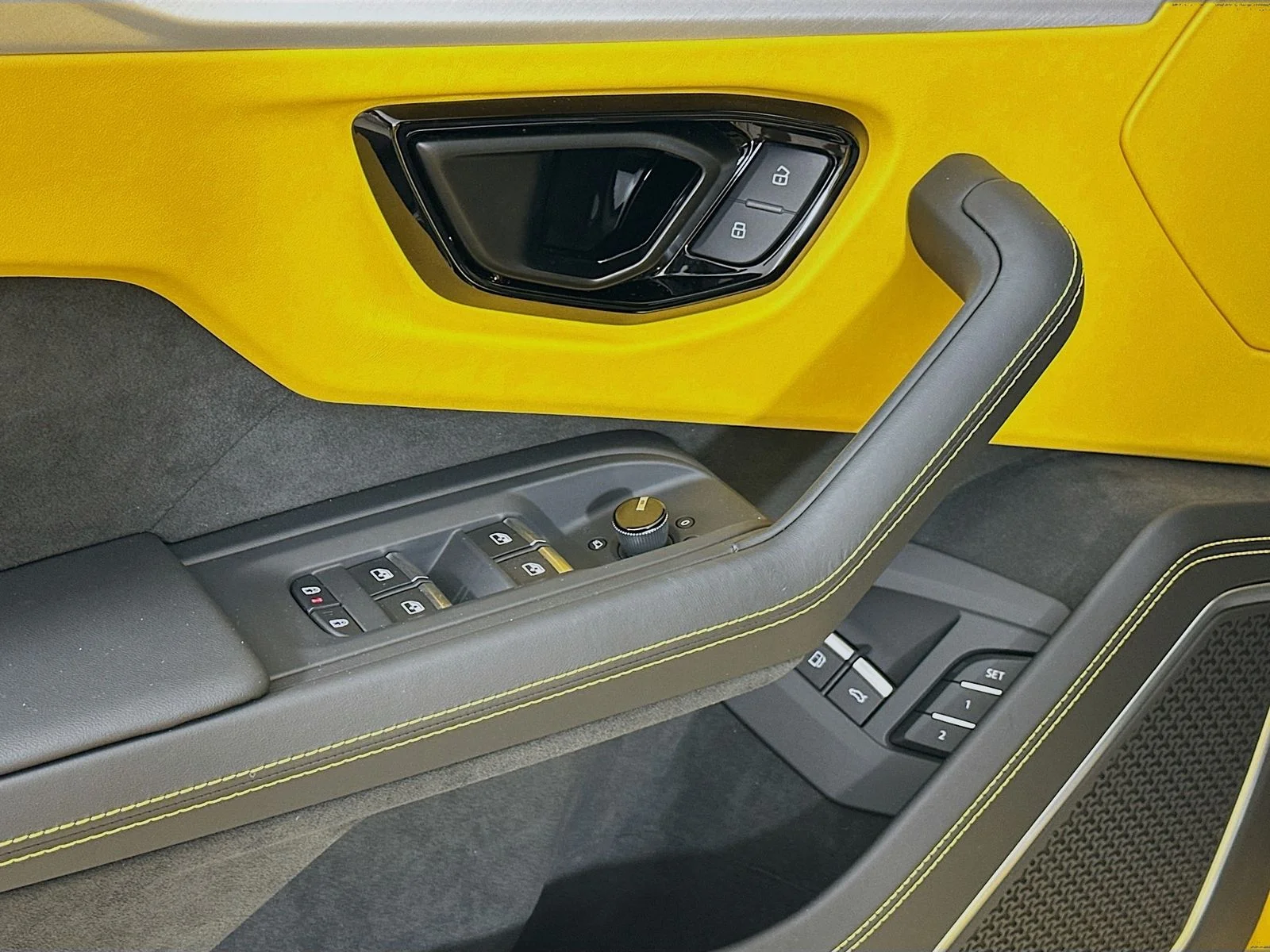 Used 2025 Yellow Lamborghini  image 23