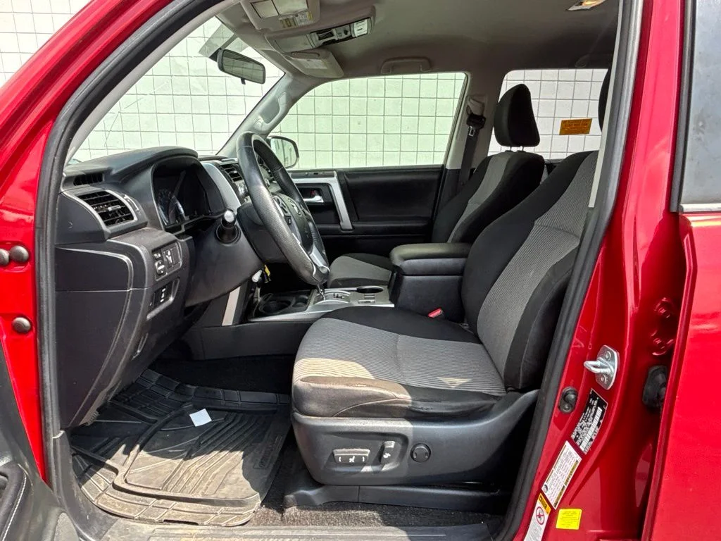 Used 2015 Red Toyota SR5 image 3