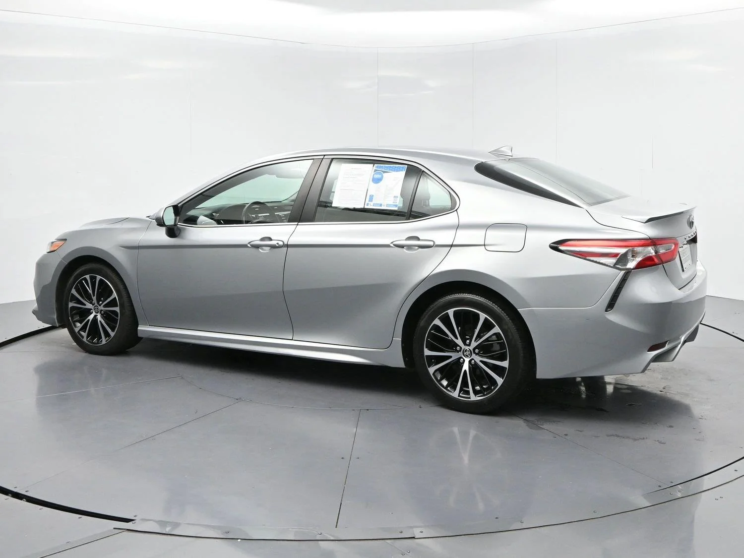 Used 2020 Celestial Silver Metallic Toyota SE image 5
