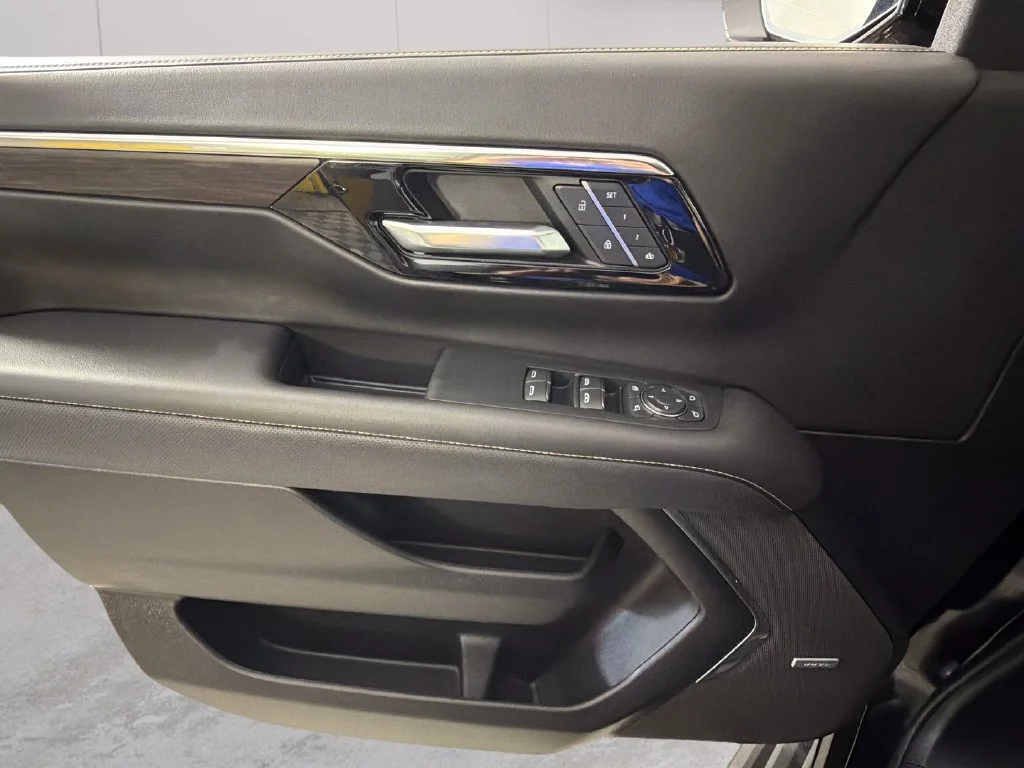 Used 2026 Black Chevrolet Premier image 27